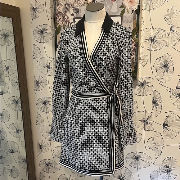 Aberocombie and fitch XS Elegant Black and White Wrap Dress - Picture 3 of 3
